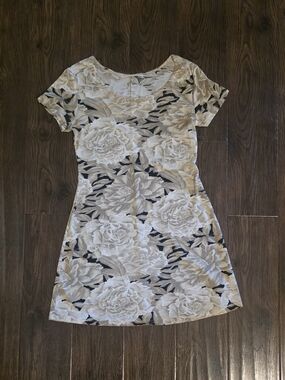 Vintage Floral Scoop Neck Short Sleeve Mini Dress in Cream and Black